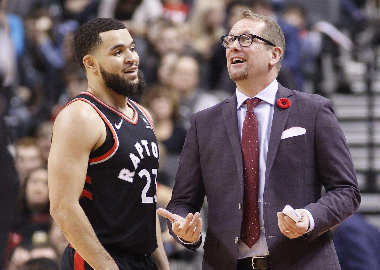 一个以直率 一个以直率