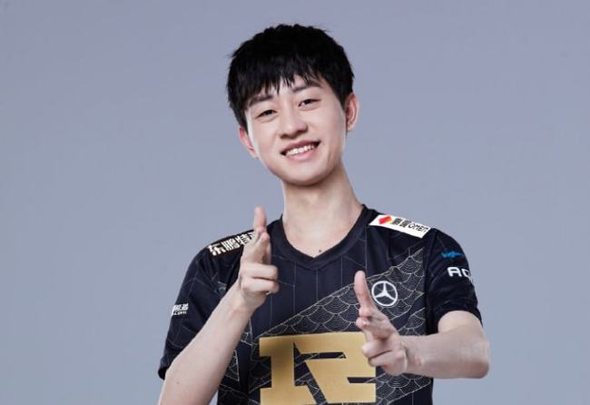 像是换了一 像是换了一